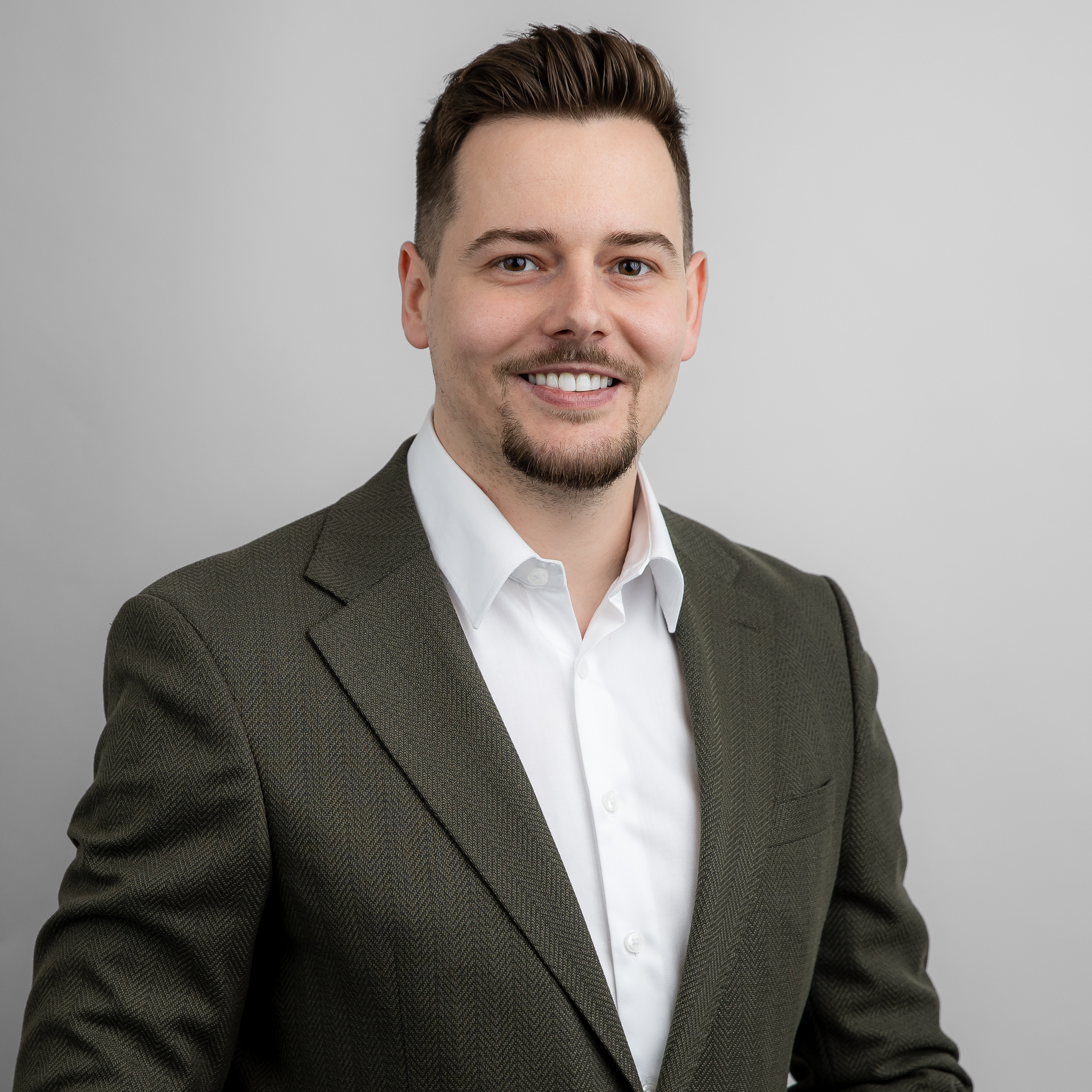 Patryk Pasch Dyrektor ds. zakupów<br>Koordynator Projektów